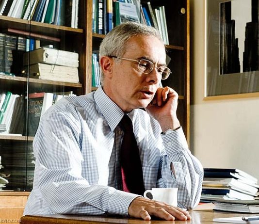 Szép új világ?!- Feltörekvő újak és leköszönő régi hatalmak Bod Péter Ákos, közgazdász, korábbi gazdasági miniszter