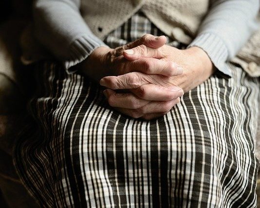 A Numil maszkokkal segíti az idősöket és az egészségügyet Idősek, egészségügyiek támogatása maszkokkal