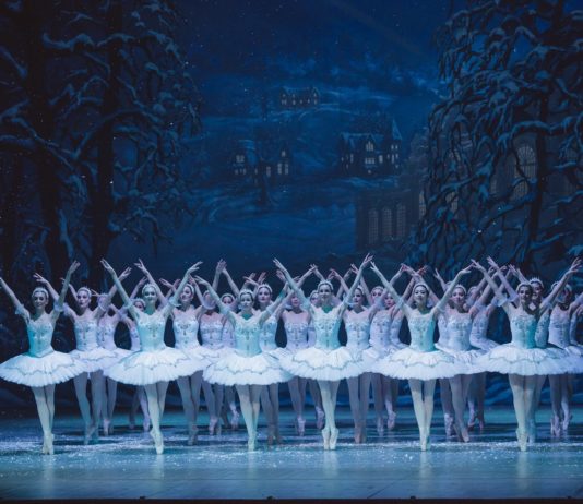 Az Opera társulata megajándékozza a szociális intézményben élőket Opera-Advent