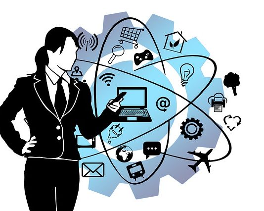 Legalább 40 százalékban nőket akar látni a nagy cégek felsővezetésében az EU Női vezetők számának emelése