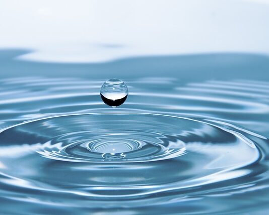 Milyen egészségügyi kockázatok fedezhetőek fel ivóvizünkben? Ivóvíz minősége-mikroműanyagok jelenléte