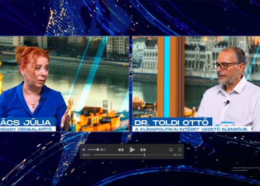 CSR Hungary TV: Geopolitikai versengések-fenntarthatósági kockázatok CSR Hungary TV: Takács Júlia CSR Hungary CEO és Dr. Toldi Ottó, a Klímapoltikai Intézet vezető elemzője
