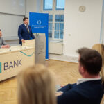 Az MBH Bank arculatát viselő új teremmel bővült a Pécsi Tudományegyetem Közgazdaságtudományi Kara MBH Bank -Pécsi Tudományegyetem